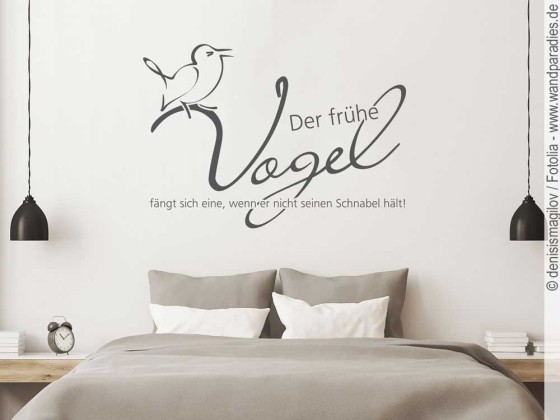 Preview: Wandtattoo Spruch Der frühe Vogel Preview: Der Frühe Vogel als Wandsticker über dem Bett