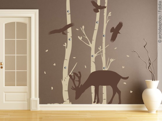 Preview: Zweifarbiger Gardarobenaufkleber mit Hirsch und Vögeln im Wald