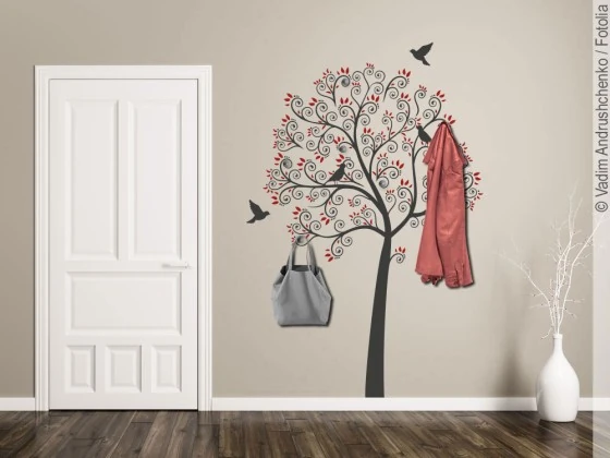 Wandtattoo Garderobe mit buntem Baum für den Flur