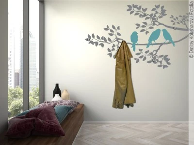 Mobile Preview: Wandtattoo Garderobe mit buntem Ast und Vögeln für den Flur
